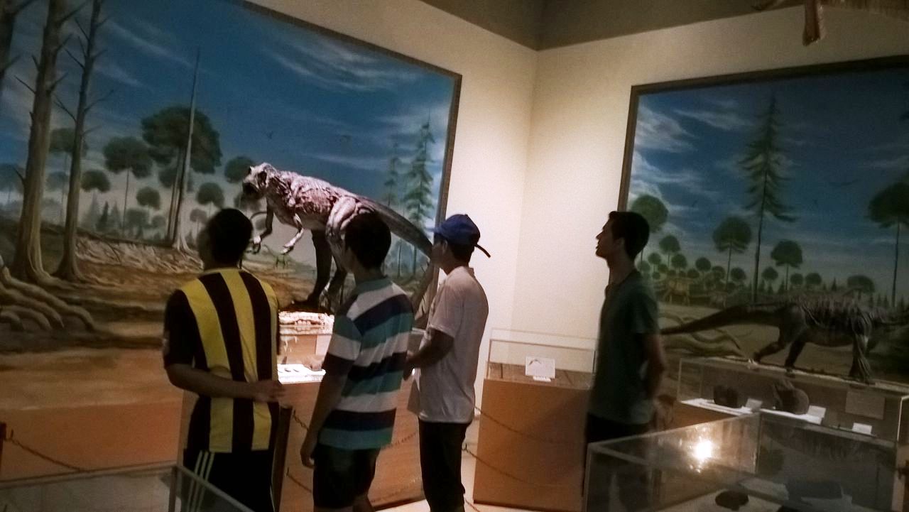 Adolescentes em visita ao Centro de Pesquisa de História Natural e Arqueologia do Maranhão