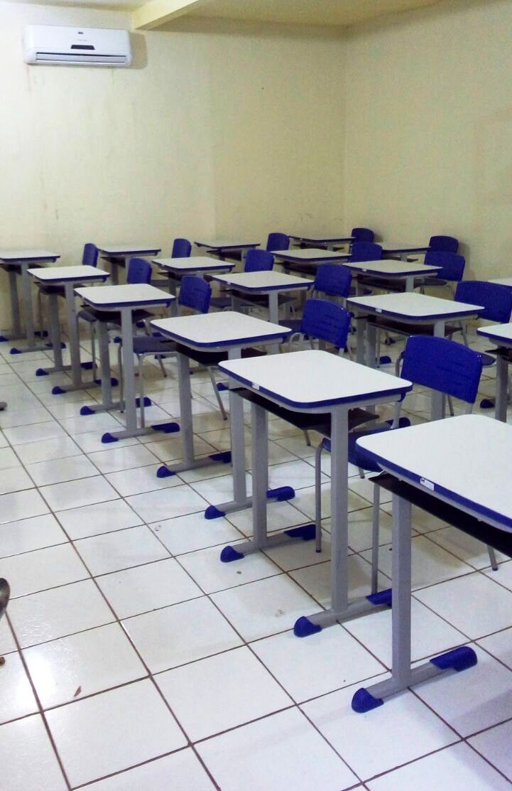 Carteiras doadas pela Seduc