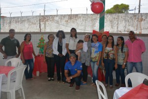 Presidente da Funac, Elisângela Cardoso, e a equipe da unidade feminina - Florescer