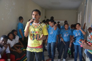 Banda Art Erê se apresenta aos adolescentes