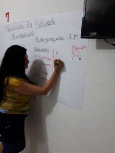 Pedagoga da unidade,  Shueley Veloso Costa, contabiliza acertos na olimpíada