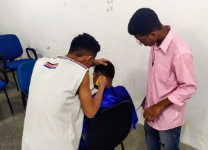 Egresso David ensinando socioeducandos